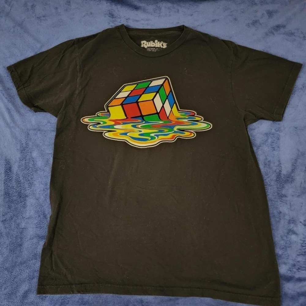 Black Rubik's cube graphic tee medium